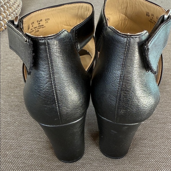 Black strappy block heel naturalized Lexie Sandals - Picture 4 of 5